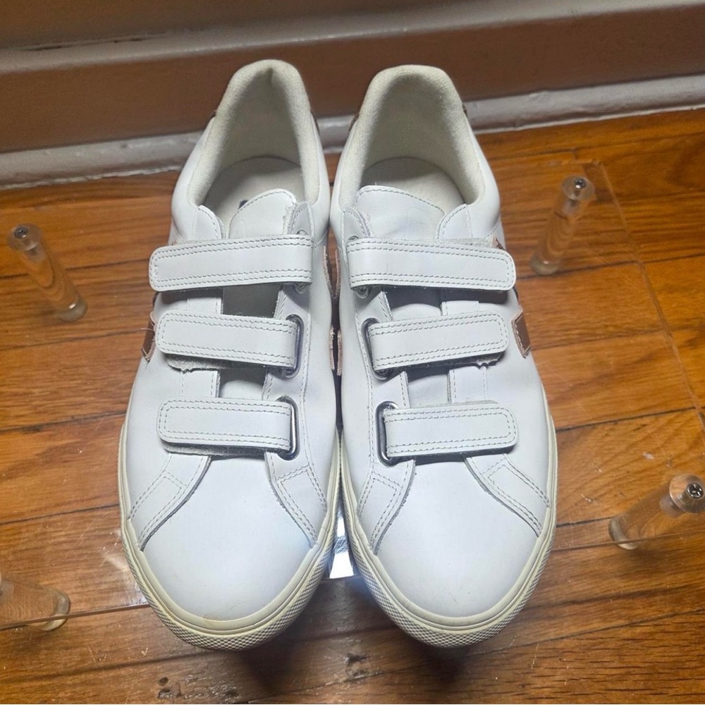 White Veja Recife Velcro Sneakers - Classic Casual Shoes Sz 8/38 $110